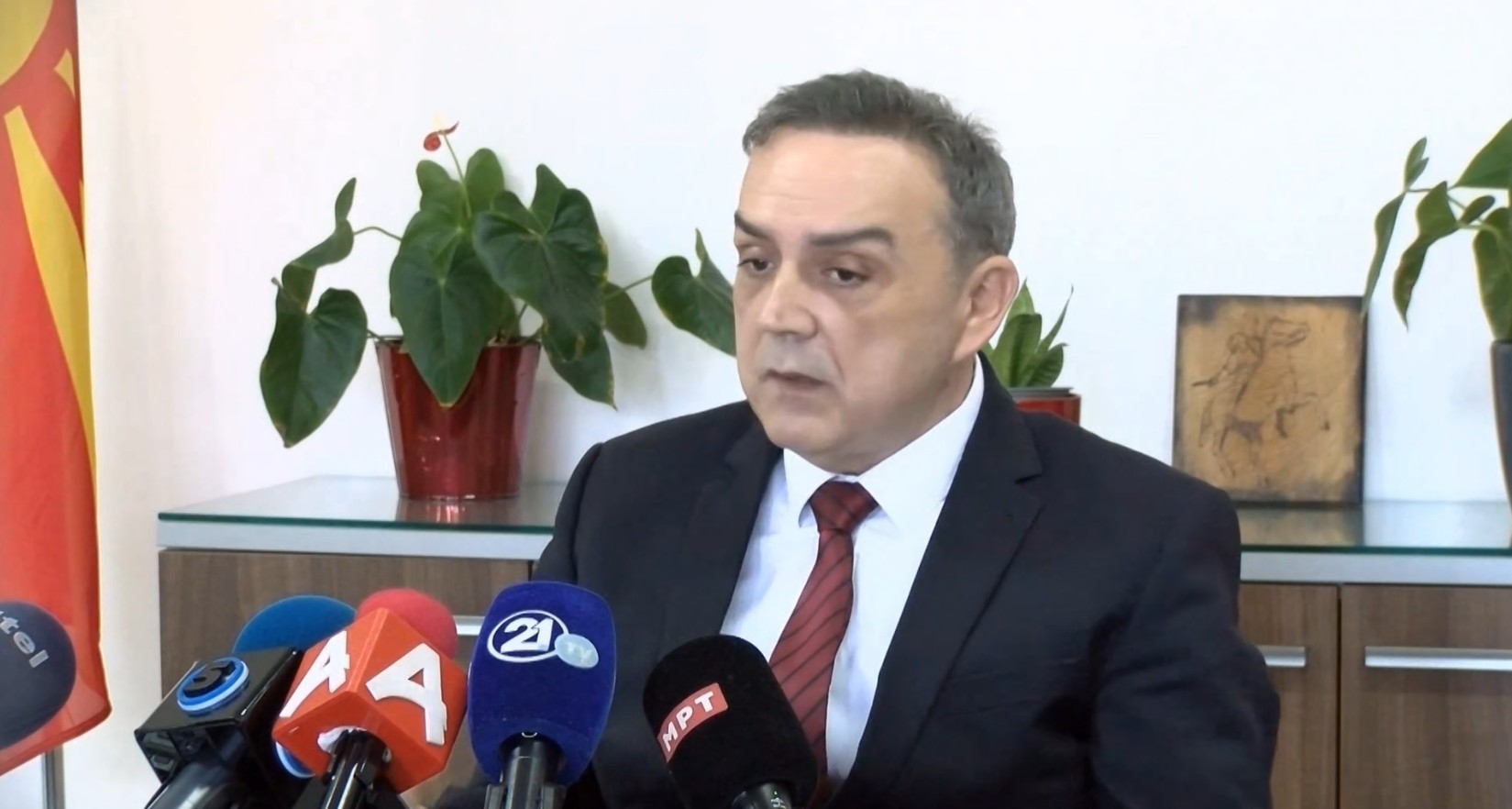 Муцунски разочаран од Софија по забраната за Менкиновски - најавува дипломатска реакција