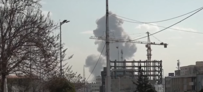 НОВ ГОЛЕМ НАПАД ОД ИРАН: Ирански ракети и дронови врз државите во Заливот, експлозии и сирени во Доха, Кувајт, Дубаи, Абу Даби