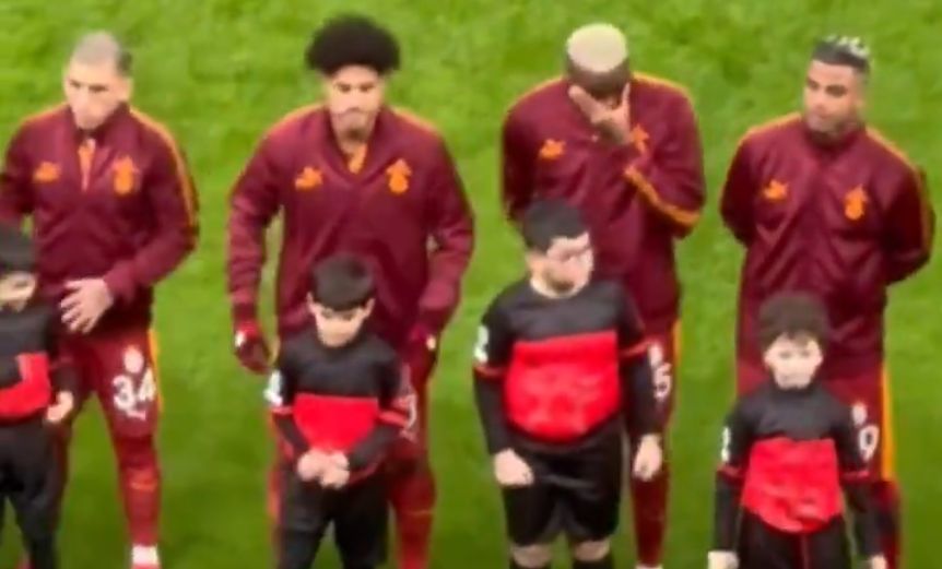 Го допреа до срце: Осимен заплака поради кореографија на фановите на Галата! (ВИДЕО)