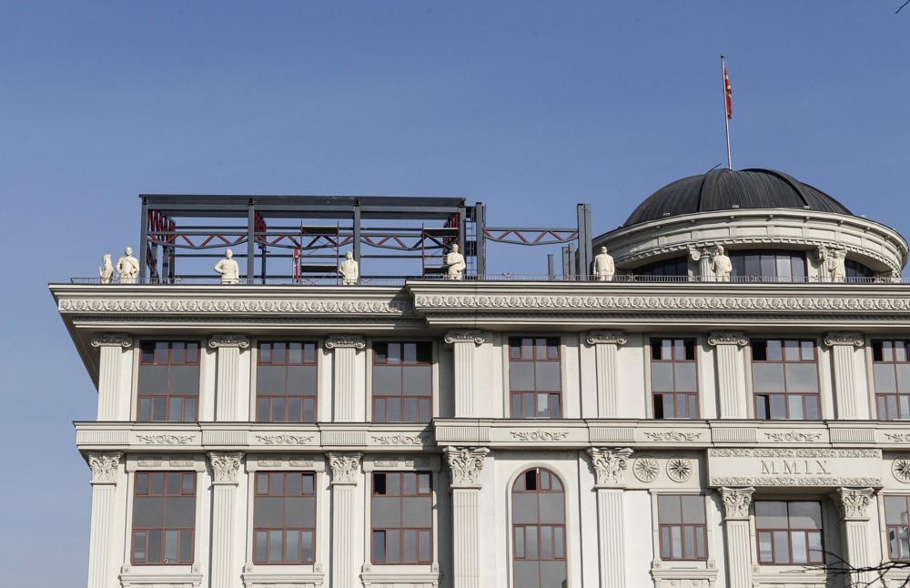 Настрешницата на кровот на зградата на МНР ќе чини 500.000 евра, ја гради фирма позната на Муцунски