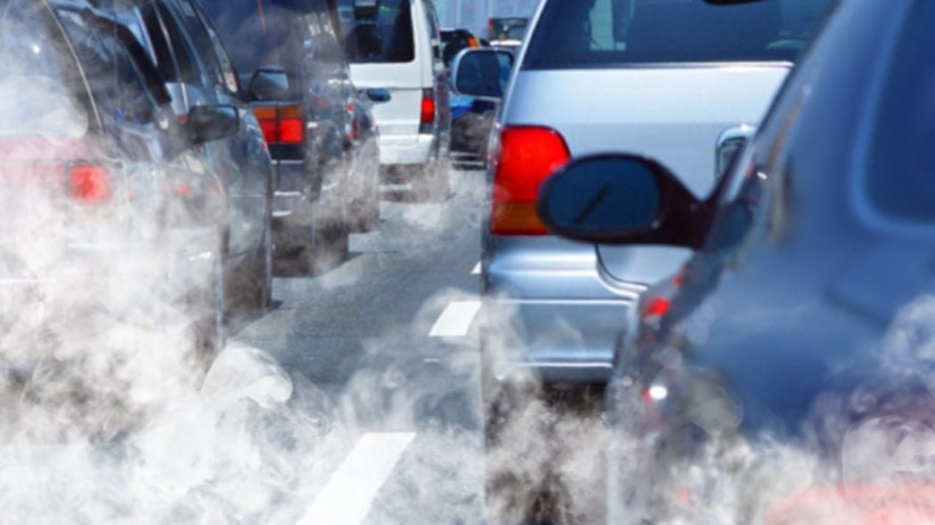 Возите бензин или дизел? Еве како паметно да ја намалите потрошувачката