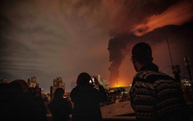 ТРАМП НАЈАВИ НАМАЛУВАЊЕ НА ВОЕНИТЕ ОПЕРАЦИИ ПРОТИВ ИРАН ДОДЕКА САД ИСПРАЌААТ ЗАСИЛУВАЊЕ НА БЛИСКИ ИСТОК