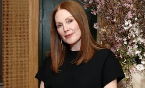 (ФОТО) ИЗГЛЕДА СОВРШЕНО ВО СЕДМАТА ДЕЦЕНИЈА: Тајната на младешкиот изглед на Џулијан Мур