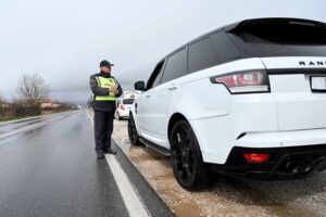 Одземени 5 возила во акција на полицијата на патиштата во Гостивар