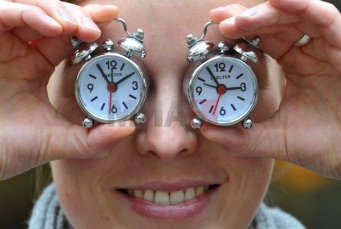 ВИКЕНДОВ ЌЕ ТРАЕ ЕДЕН ЧАС ПОМАЛКУ: В недела во 2:00 часот стрелките одат на 3:00 и почнува летното сметање на времето