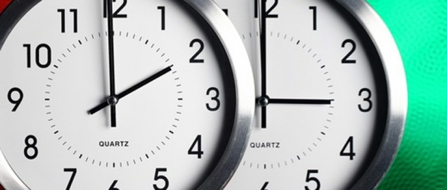 В недела завршува зимското сметање на времето – стрелките се поместуваат еден час нанапред