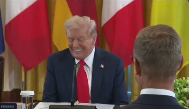 Трамп купи обврзници од Netflix и Warner Bros среде нивната војна со Paramount