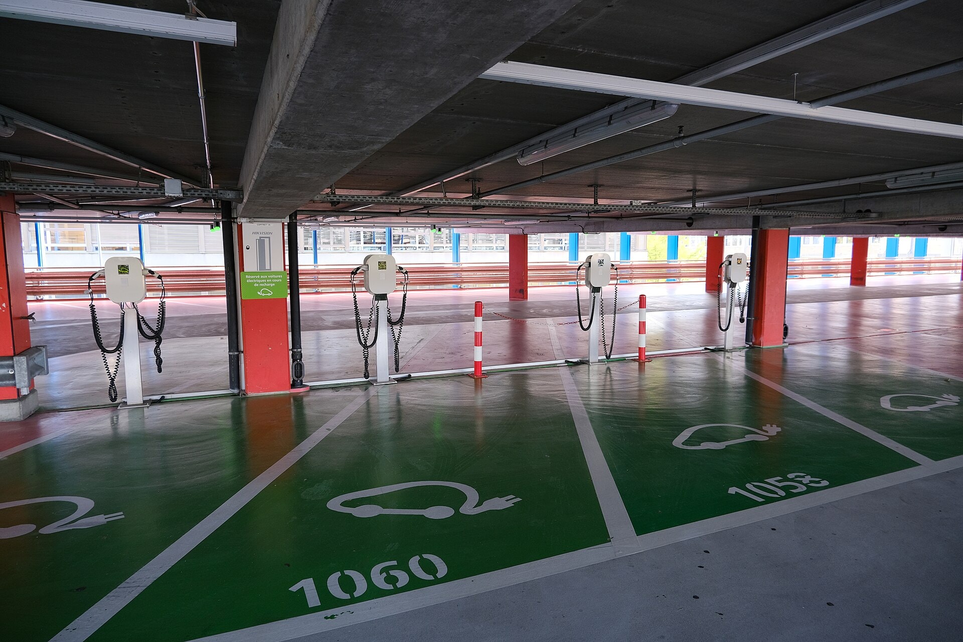 ДАЛИ СЕ’ ПОСКАПАТА НАФТА ќе го покрене глобалниот интерес за електрични возила?