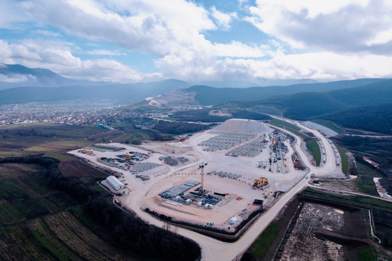 СО МОДЕРНИ АВТОПАТИ И ЖЕЛЕЗНИЦА ДО ПОБРЗ РАЗВОЈ НА МАКЕДОНИЈА – главната опасност е Македонија да остане слепо црево