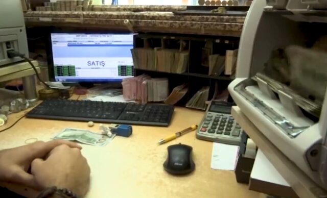 Турција потроши 12 милијарди долари за да ја заштити лирата од шоковите на војната