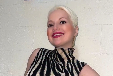 „Не ми требаат дијаманти“ – Маја Николиќ доби веренички прстен од пластика