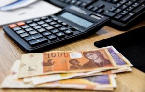 НИШТО ОД ЗНАЧИТЕЛНОТО ЗГОЛЕМУВАЊЕ – Минималната плата се зголемува за минимални 1.667 денари согласно законското усогласување