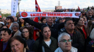 Протести во Истанбул по повод годишнината од апсењето на Екрем Имамоглу