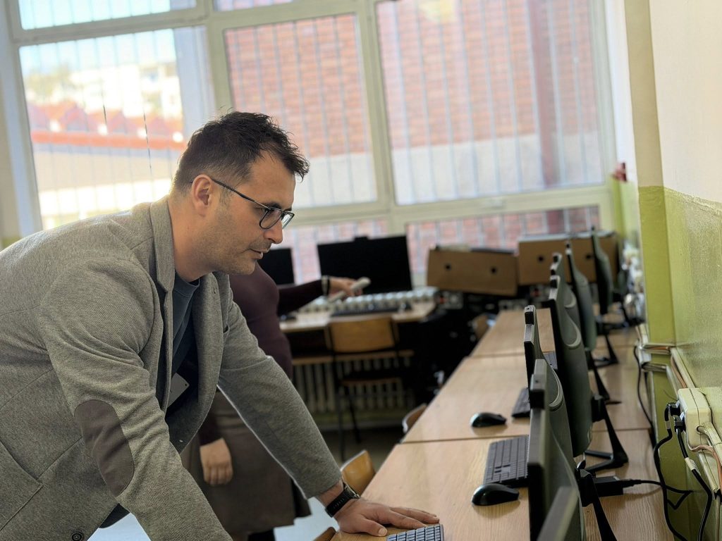 Нови компјутери за учениците во ООУ “Мирче Ацев”