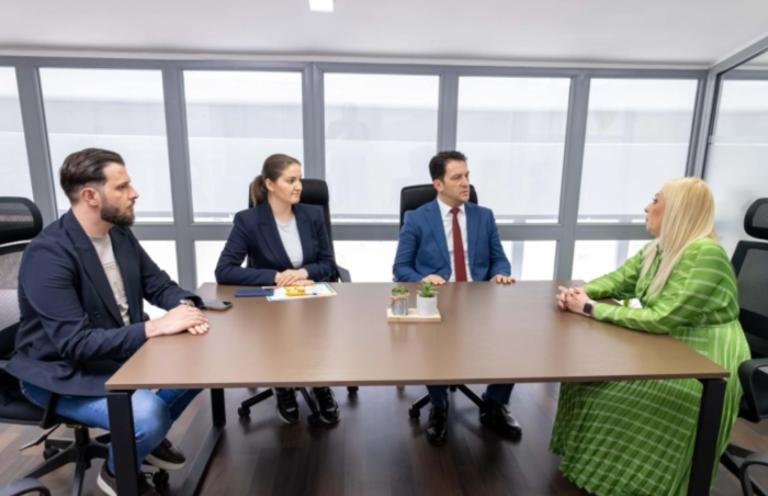 Вицепремиерот и министер за европски прашања Сали го посети ООУ Ресурсниот центар „Иднина“ по повод Меѓународниот ден на лицата со Даунов синдром