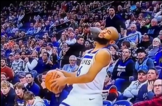 Необичен ама и безобразен фаул во НБА