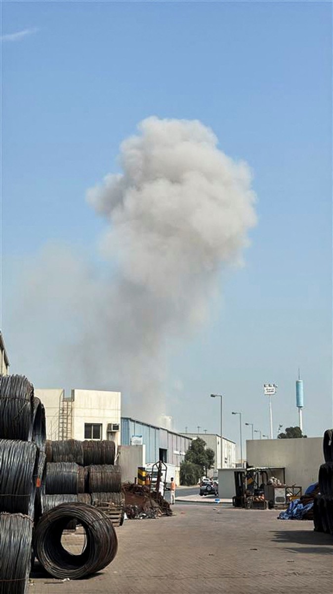 Шокантна снимка: Американски борбен авион Ф-15 соборен од пријателски оган над Кувајт, пилотот се спасил со катапултирање