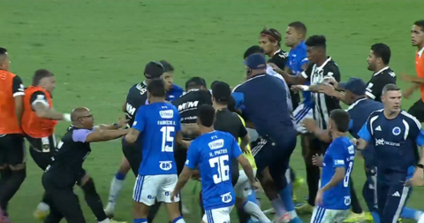 Какво лудило: Тепачка во меч за трофеј во Бразил со епилог – 23 црвени картони! (ВИДЕО)