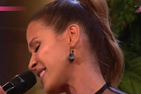 Каролина кај Амиџи во проѕирно од горе до долу – вакво нешто не може да носи секоја