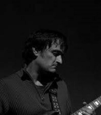 Денес роденден слави нашиот познат гитарист и музичар Драган Гиновски