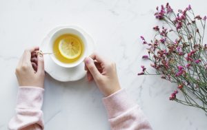 За подобро чувство – Овој топол пијалок може да ви помогне да се ослободите од надуеноста и да го подобрите варењето