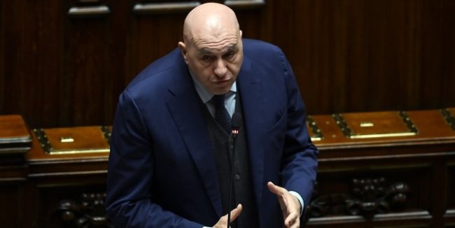 ИТАЛИЈАНСКИОТ МИНИСТЕР ЗА ОДБРАНА ЗАГЛАВЕН ВО ДУБАИ СО СЕМЕЈСТВОТО