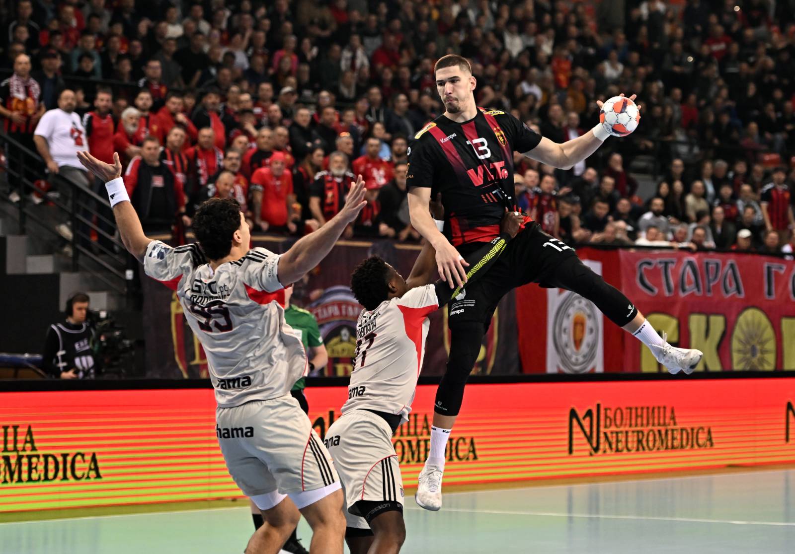 Вардар играше ШАМПИОНСКИ и осигура осминафинале во ЛЕ