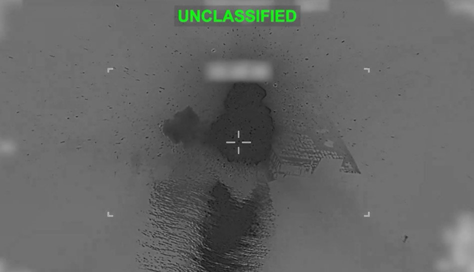 (Видео) Иранците го минираат Ормускиот теснец, Американците објавија снимки од уништувањето на поставувачите на мини