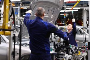 Автомобилската индустрија во криза – нов бран отпуштања од овие три големи компании!