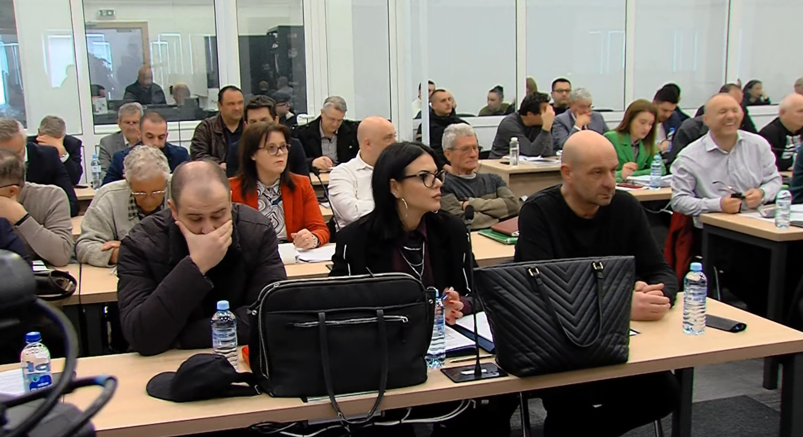 Малолетници и пиротехника без контрола: Потфрлило обезбедувањето во „Пулс“?