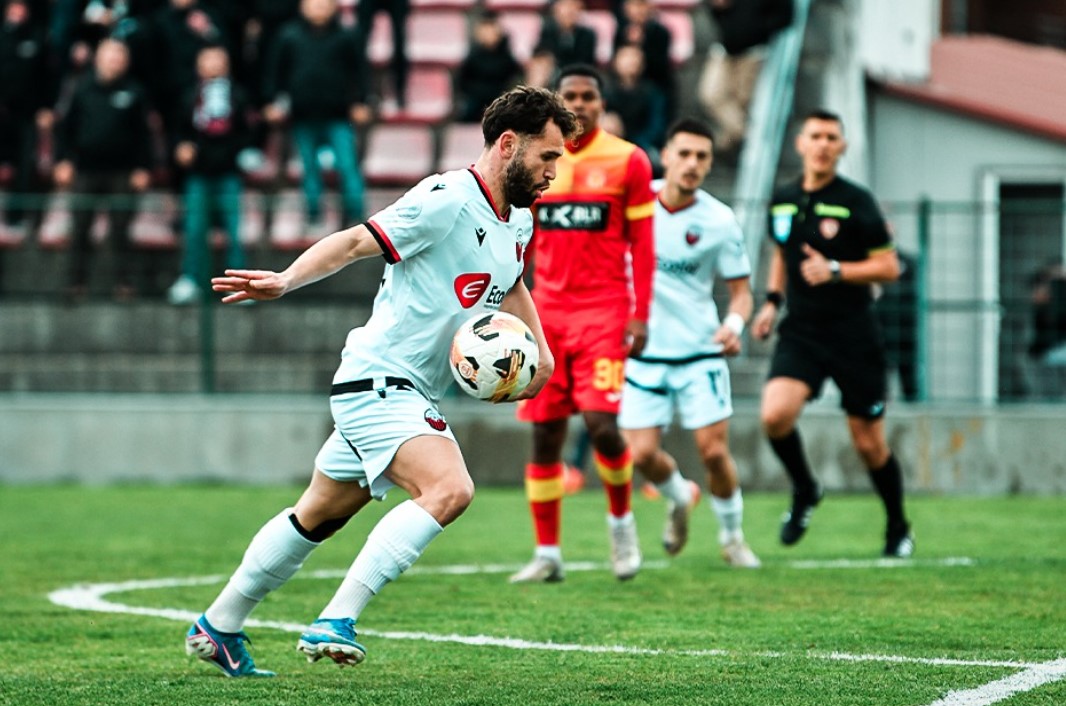 Шкендија го освои Ѓорче, Вардар киксираше во Чегране – трката за титулата сега е израмнета! (ВИДЕО)