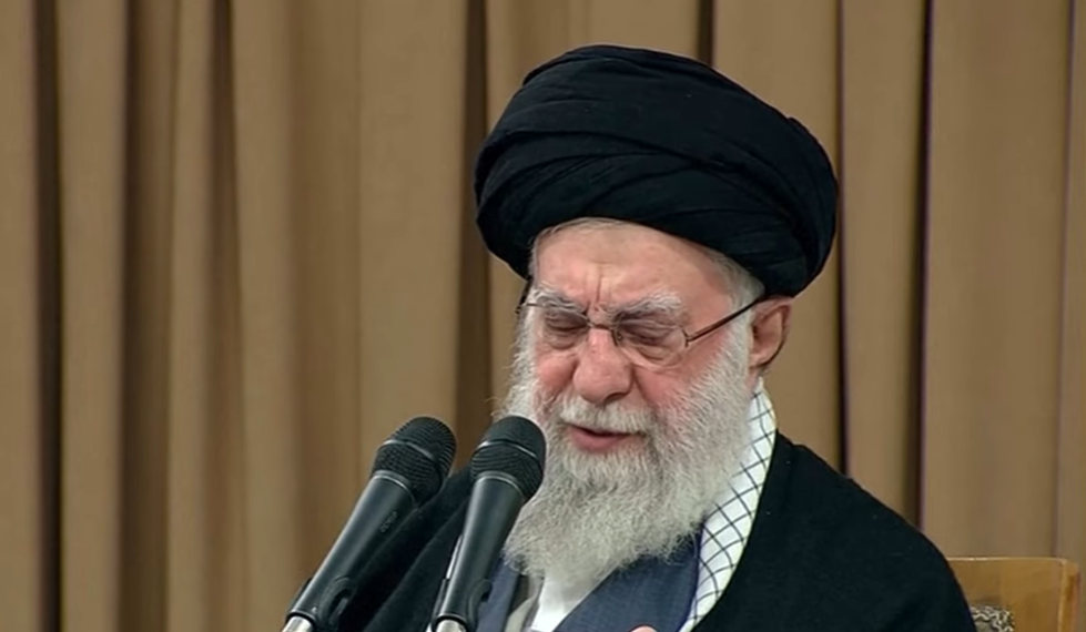 ФАКТОР НА ДЕНОТ: Во нападите на САД и Израел е убиен ајатолахот Али Хамнеи, а новото раководство на Иран сака да разговара со Трамп