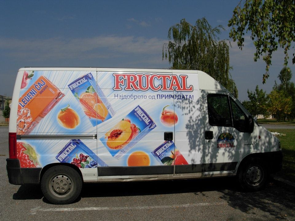 Падот на продажбата го однесе Фруктал Мак во загуба