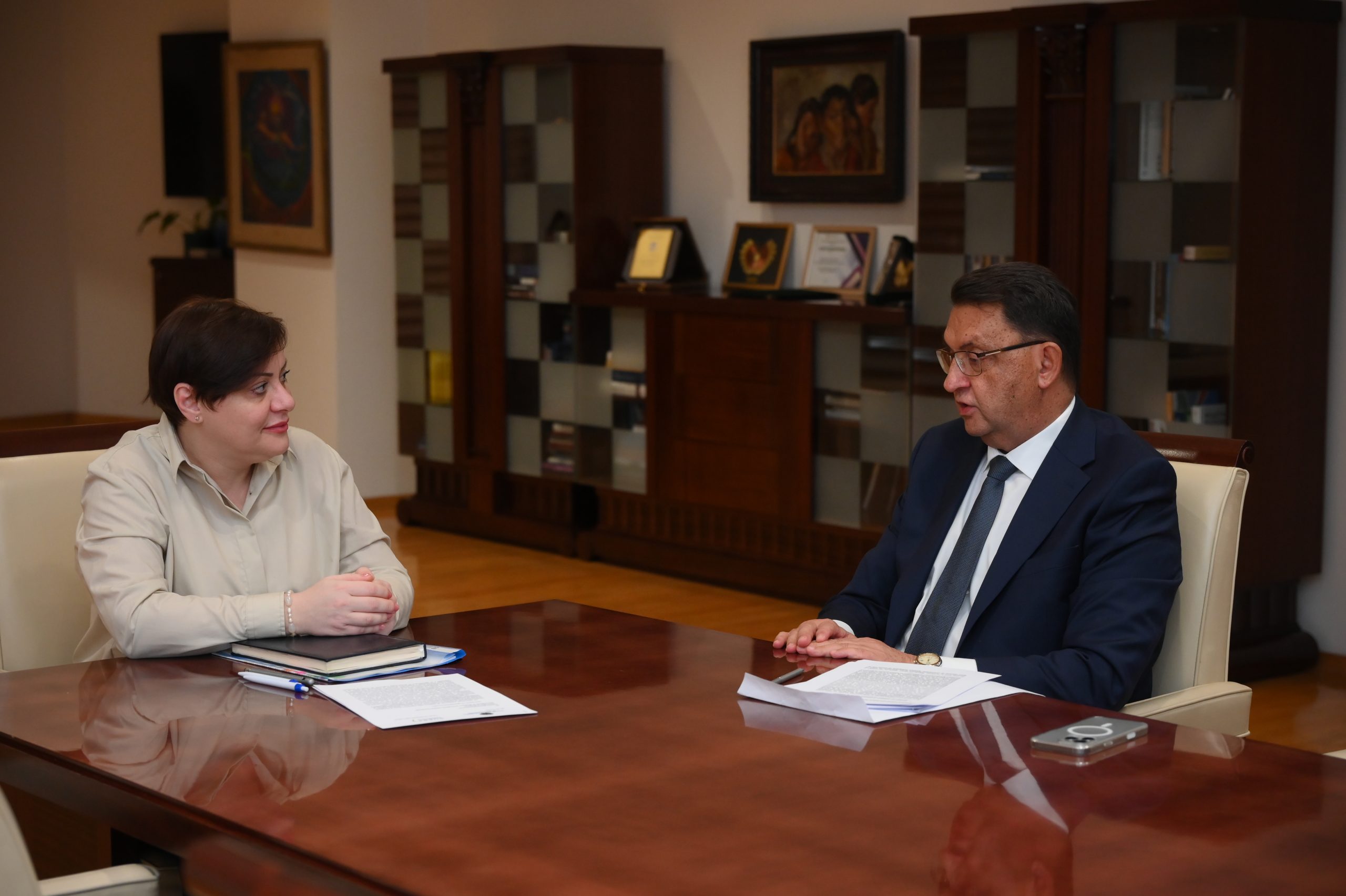 Средба Димитриеска Кочоска – Славески: МФ и НБРМ остануваат посветени на координација помеѓу фискалната и монетарната политика