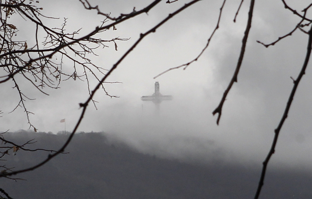 Магла на неколку патни правци, во прекин товарниот сообраќај на ГП Деве Баир
