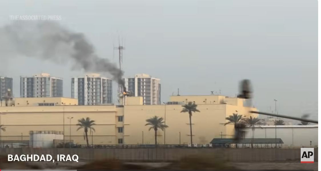 Амбасадата на САД во Ирак нападната