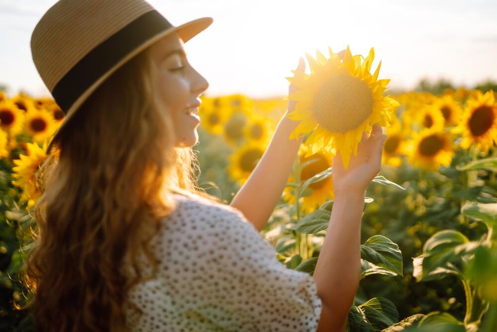 Дневен хороскоп за 6 март: Лавовите очекуваат премногу, а сè е на чекање, нервозата на Раковите може да им го расипе денот