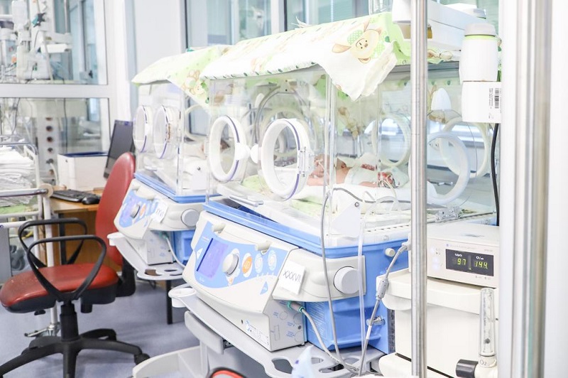 Речиси два пати помалку бебиња во 2024 отколку пред шест децении, стапката на фертилитет во ЕУ 1,34, во Македонија 1,44