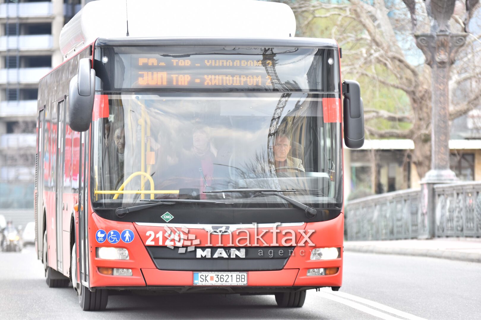 Возач на ЈСП нападнат додека го управувал автобусот