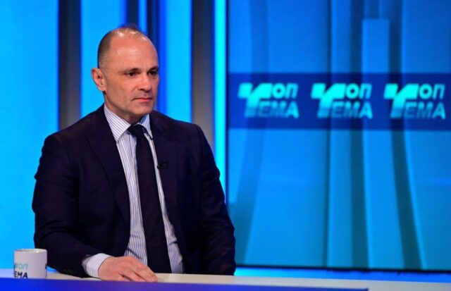 Филипче: Единствен што коленичеше е Мицкоски кога молеше за власт и лажеше дека ќе го врати името