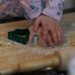 Кога децата „помагаат“ во кујната: мала незгода со шеќер! 