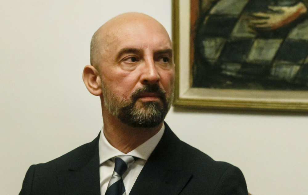 Савески почна со скандал, со поддршка за име од „тевтерчето“, обвини СДСМ