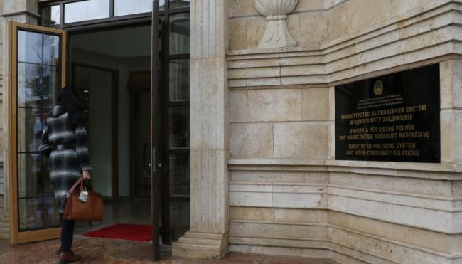 ВО МИНИСТЕРСТВОТО ЗА ОДНОСИ МЕЃУ ЗАЕДНИЦИТЕ ФАЛАТ 30 ЛАПТОПИ, ВРАБОТЕНИ ЗЕМАЛЕ ПЛАТА, А НЕ ОДЕЛE НА РАБОТА, УТВРДИ ДРЖАВНИОТ  РЕВИЗОР