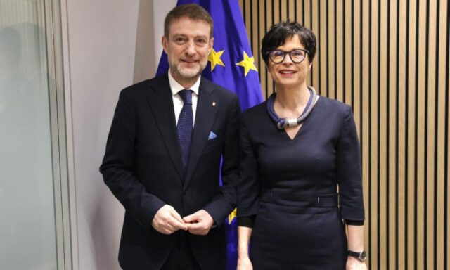 Хоџа ја потврди волјата на Албанија за реформи за членство во ЕУ на средбата со Кос