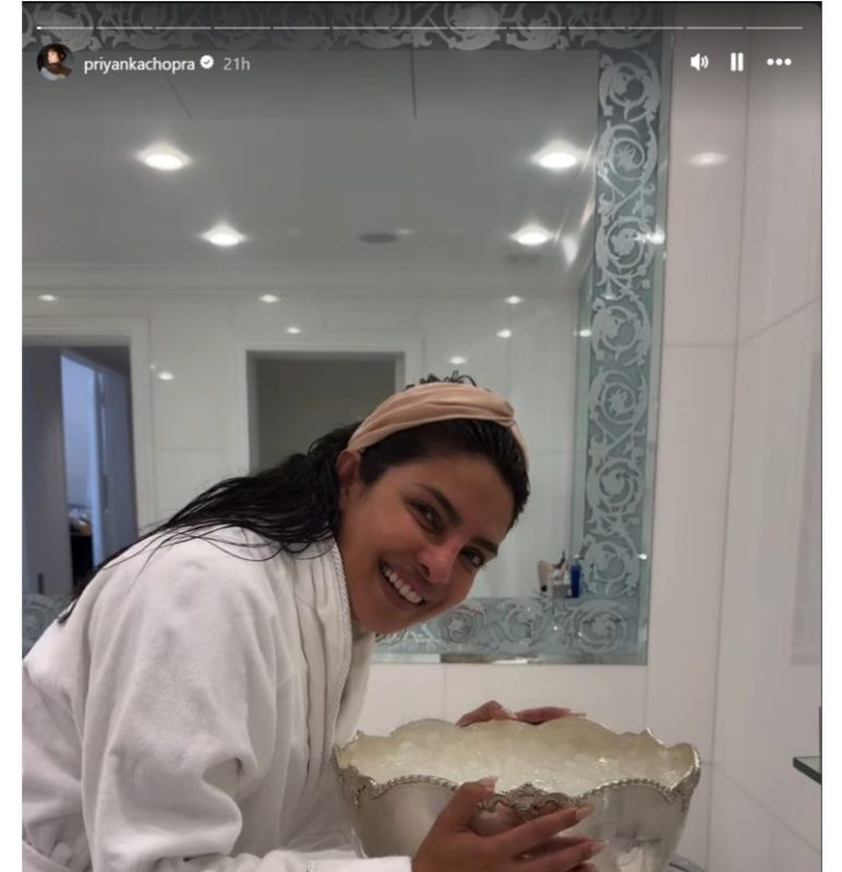 Пријанка Чопра (43) го покажа своето лице без шминка и го откри трикот за сјаен тен