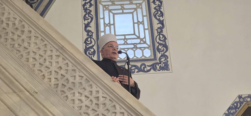 Светот има потреба од повеќе разбирање и солидарност – Гаши и Сали на утринска намза молитва во џамија