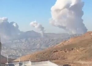 (ВИДЕО) Огромни „столбови“ на чад во близина на Техеран