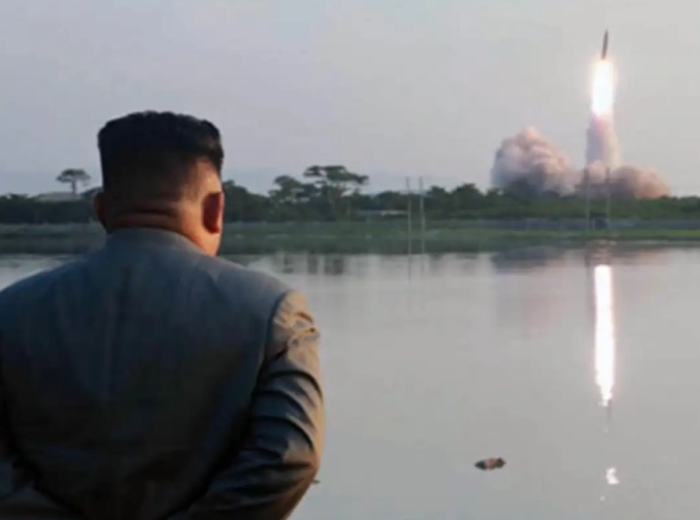 Северна Кореја истрела десетина ракети кон Јапонско Море