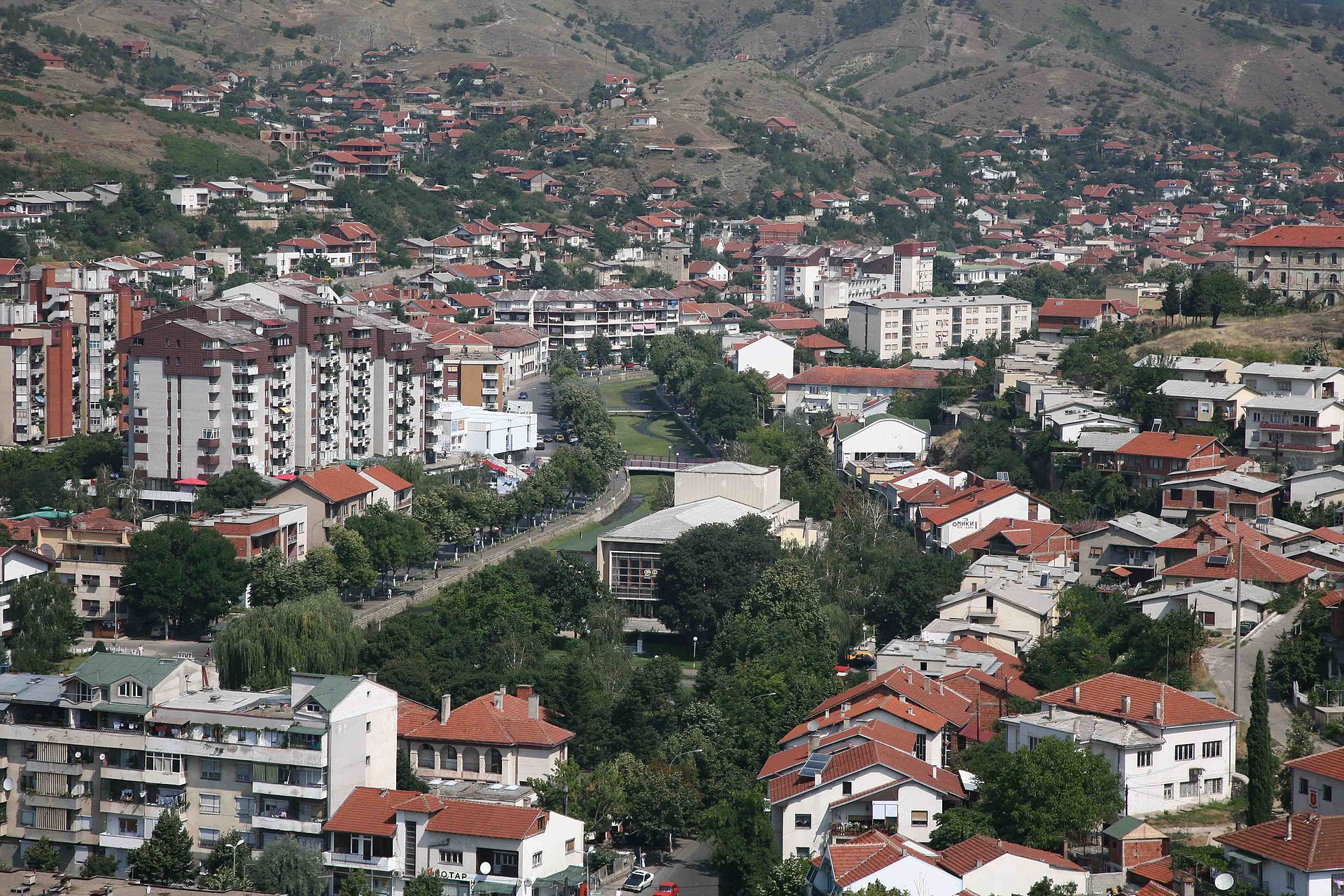 Угостителите во Кочани ќе мора да ги отстранат терасите пред објектите, кафулињата веќе ги отстранија застаклените делови