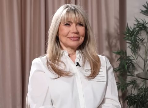 „Се распаѓа секогаш кога оди на гробот на Саша“: Сузана Јовановиќ низ солзи проговори за својата ќерка Александра (видео)